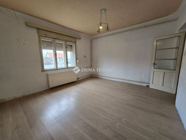 Eladó családi ház, Kacsótán 26.5 M Ft, 2 szobás