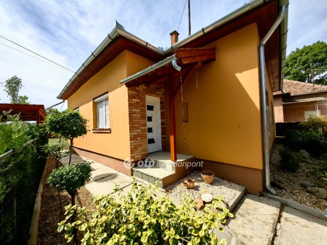 Eladó családi ház, Szeghalmon 49.99 M Ft, 2 szobás