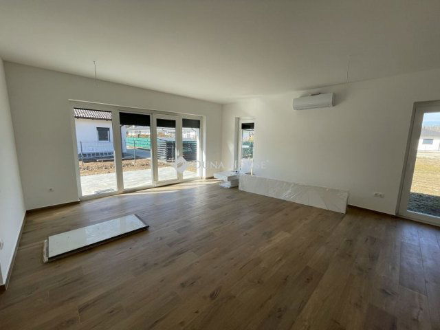 Eladó ikerház, Sárváron 68.9 M Ft, 3 szobás