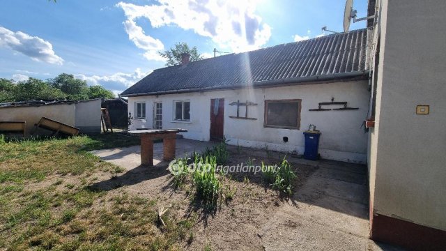 Eladó családi ház, Csemőn 57 M Ft, 3 szobás