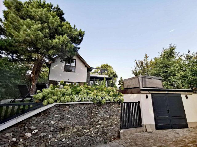 Eladó nyaraló, Tihanyban 499 M Ft, 6 szobás