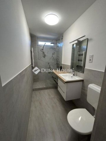 Eladó panellakás, Pécsett 57.9 M Ft, 2 szobás