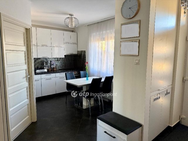 Eladó téglalakás, Budapesten, II. kerületben 113.9 M Ft