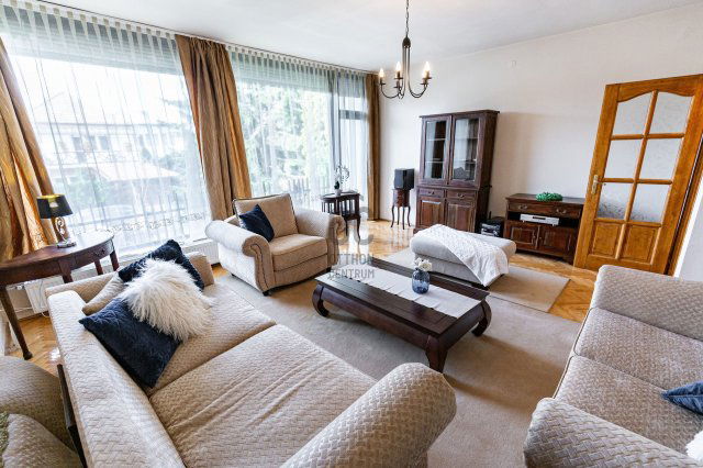 Eladó téglalakás, Szegeden 138 M Ft, 5 szobás