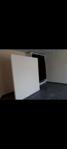 Kiadó üzlethelyiség, Komáromban 200 E Ft / hó, 1 szobás