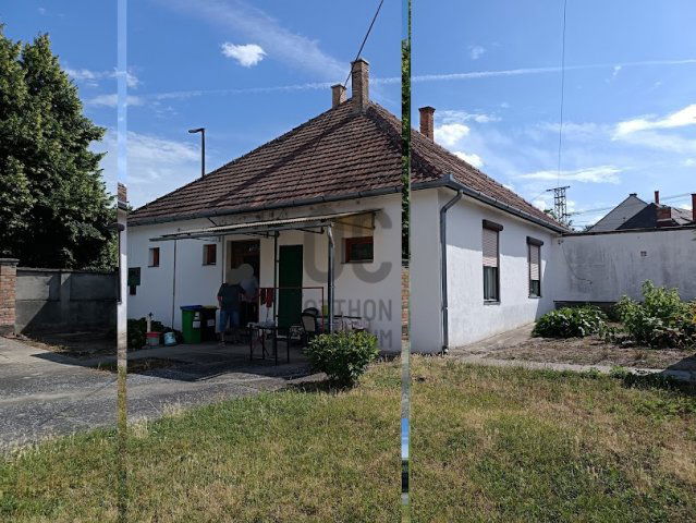 Eladó családi ház, Pakson 37 M Ft, 3 szobás