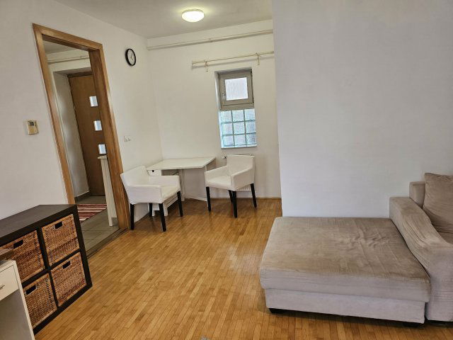 Kiadó téglalakás, albérlet, Pécsett 190 E Ft / hó, 2 szobás