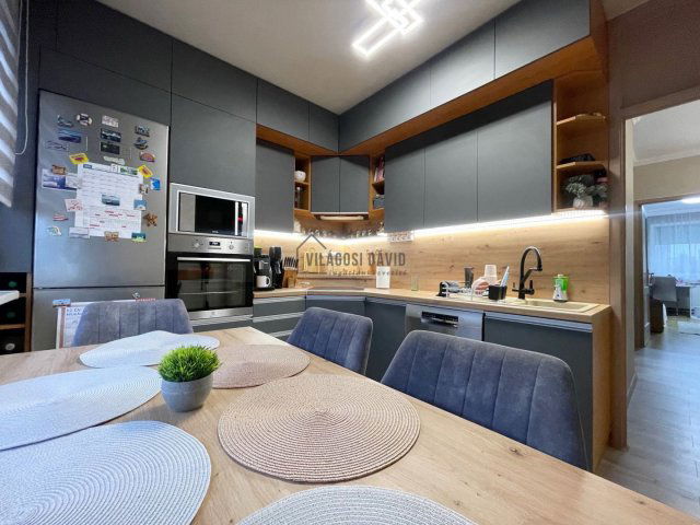 Eladó panellakás, Debrecenben 84.9 M Ft, 4 szobás