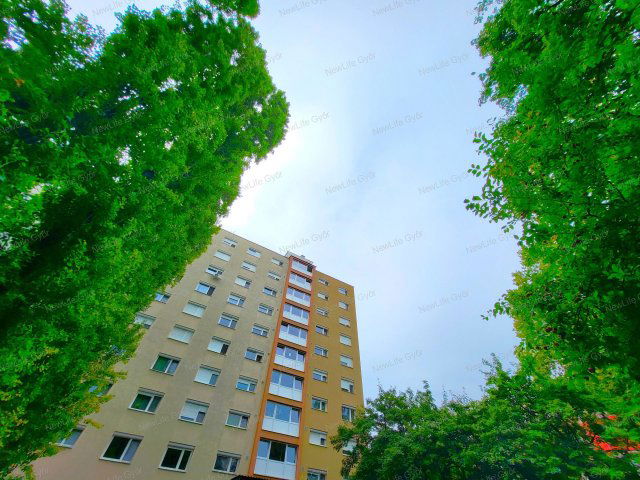 Eladó panellakás, Győrött 46.99 M Ft, 3 szobás