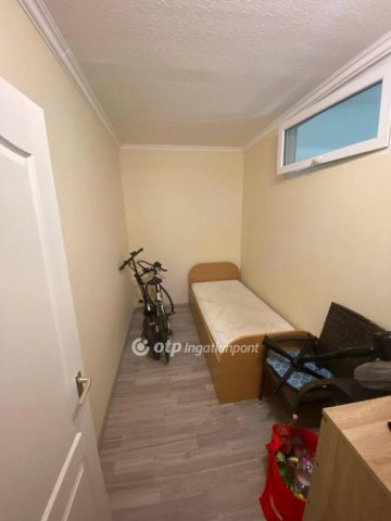 Eladó panellakás, Balatonfüreden 75 M Ft, 4 szobás