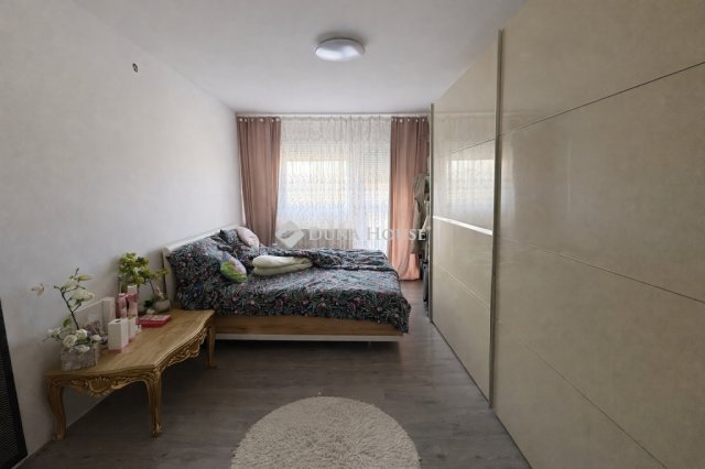 Eladó családi ház, Bakson 82 M Ft, 6 szobás