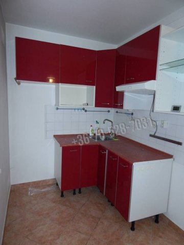 Eladó panellakás, Tatabányán 47 M Ft, 3 szobás