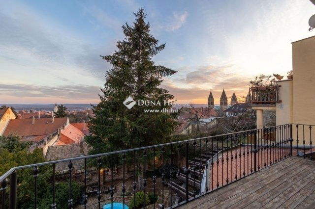 Eladó családi ház, Pécsett 199.9 M Ft, 5 szobás