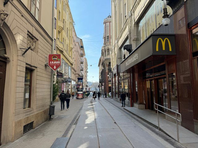 Eladó téglalakás, Budapesten, V. kerületben, Régi posta utcában