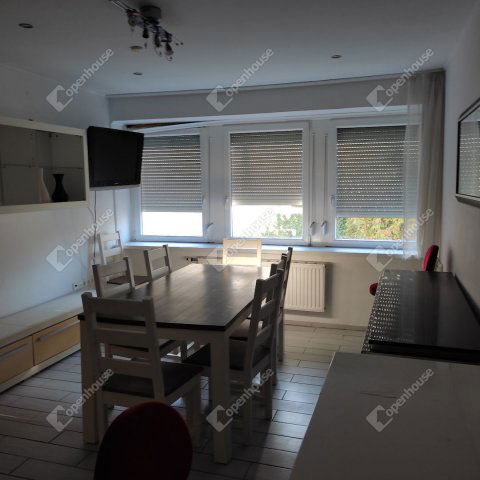 Eladó téglalakás, Celldömölkön 36.5 M Ft, 4 szobás