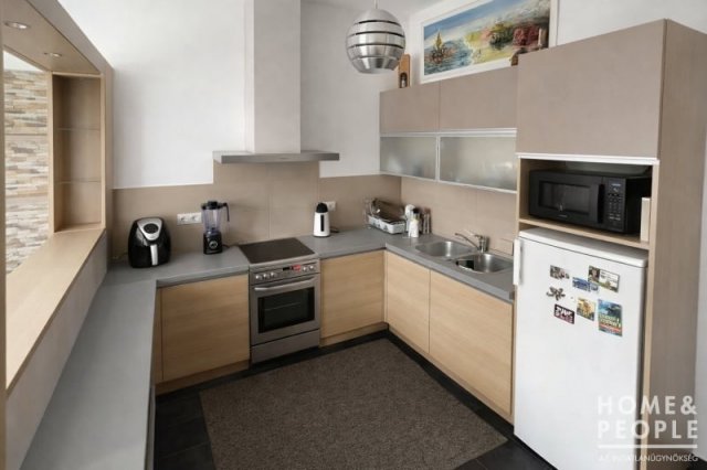 Eladó családi ház, Szegeden 199.999 M Ft, 4 szobás