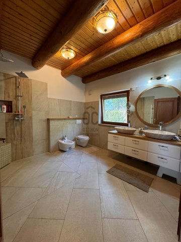 Eladó családi ház, Esztergomban 169.9 M Ft, 4 szobás