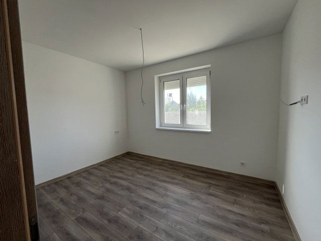 Eladó ikerház, Győrladaméren 85 M Ft, 4 szobás