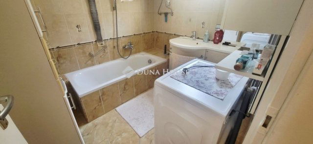 Eladó ikerház, Dunakeszin 116 M Ft, 2 szobás