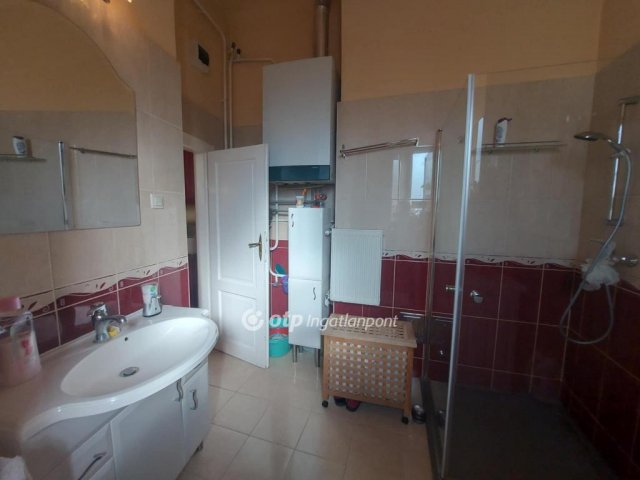 Eladó téglalakás, Pécsett 91 M Ft, 2+1 szobás