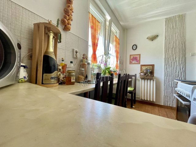 Eladó panellakás, Oroszlányban 37 M Ft, 2 szobás