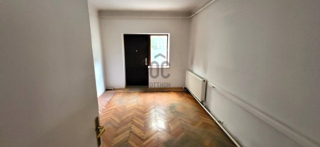 Eladó téglalakás, Pilisen 59 M Ft, 8 szobás