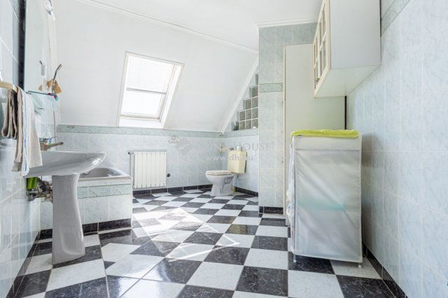 Eladó családi ház, Budapesten, XVI. kerületben 360 M Ft