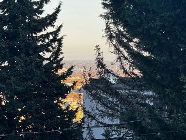 Eladó családi ház, Budapesten, III. kerületben 360 M Ft