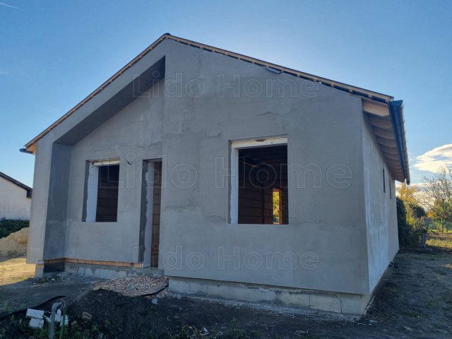 Eladó családi ház, Ságváron 71.9 M Ft, 4 szobás