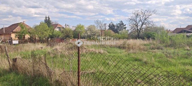 Eladó telek, Úrin, Akácfa utcában 21.99 M Ft
