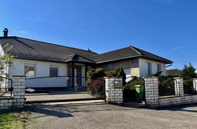 Eladó családi ház, Tatabányán 148 M Ft, 4 szobás
