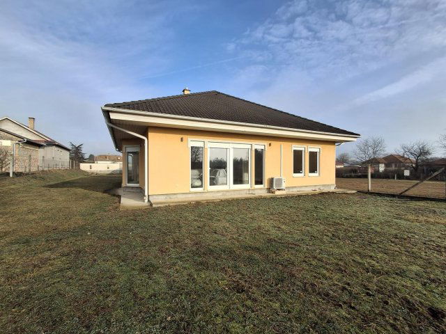 Eladó családi ház, Nyíregyházán 95 M Ft, 3 szobás