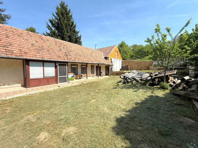 Eladó családi ház, Komlón 17.5 M Ft, 3 szobás