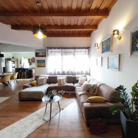 Eladó nyaraló, Nyíregyházán 149.9 M Ft, 4+2 szobás