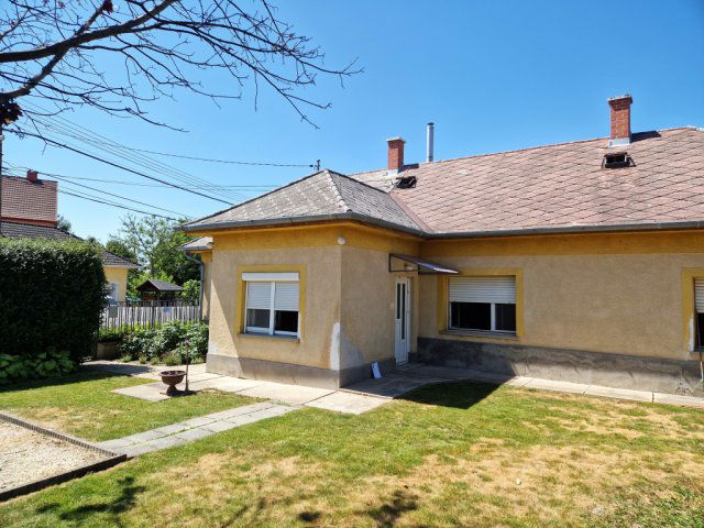 Eladó családi ház, Székesfehérvárott 69 M Ft, 2 szobás