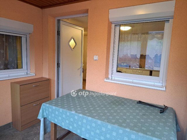 Eladó családi ház, Mogyoródon 44 M Ft, 1 szobás