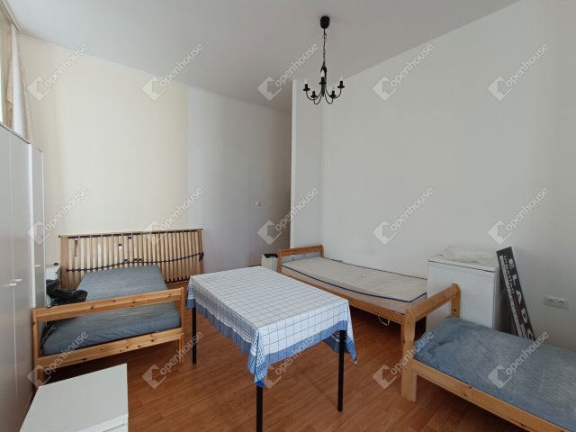 Eladó téglalakás, Sopronban 99.9 M Ft, 6 szobás