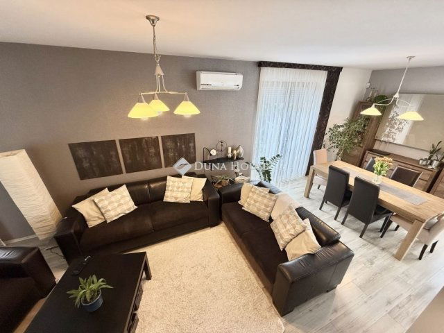 Eladó családi ház, Pécsett 134.99 M Ft, 5 szobás