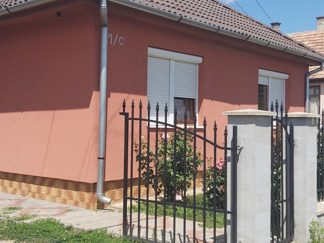 Eladó családi ház, Mérán 38 M Ft, 3+1 szobás