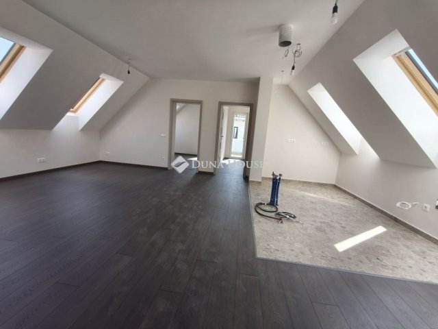Eladó téglalakás, Kecskeméten 91 M Ft, 3 szobás