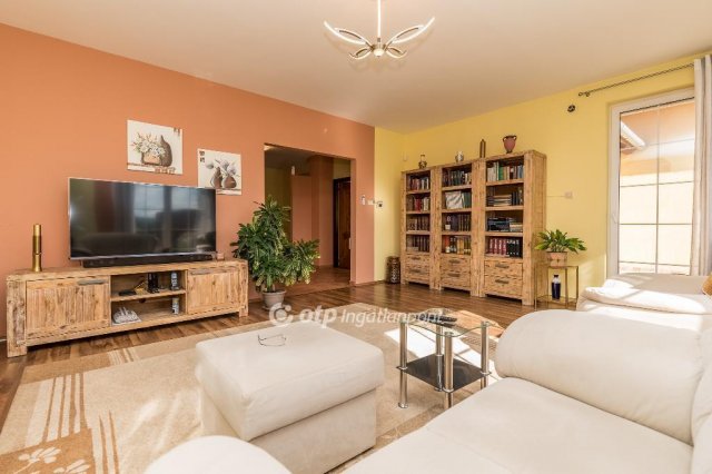 Eladó ikerház, Piliscsabán 135 M Ft, 4 szobás