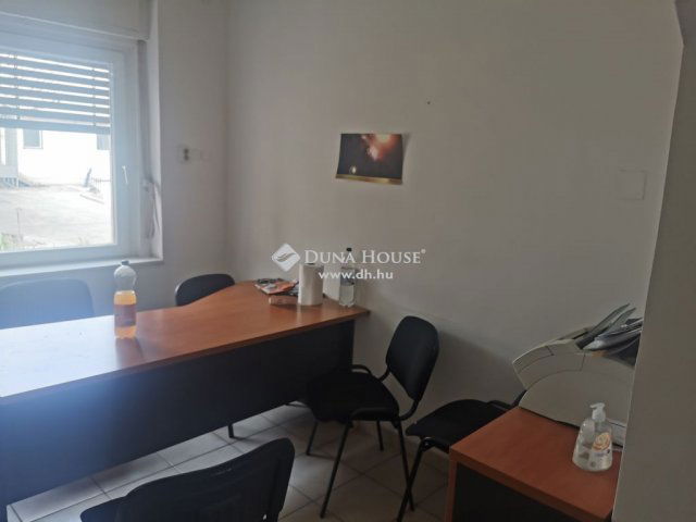 Eladó ipari ingatlan, Vecsésen 269.9 M Ft / költözzbe.hu