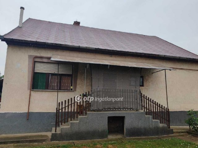 Eladó családi ház, Csécsén 36.99 M Ft, 3 szobás