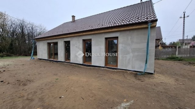 Eladó családi ház, Erdőkertesen 105 M Ft, 4 szobás