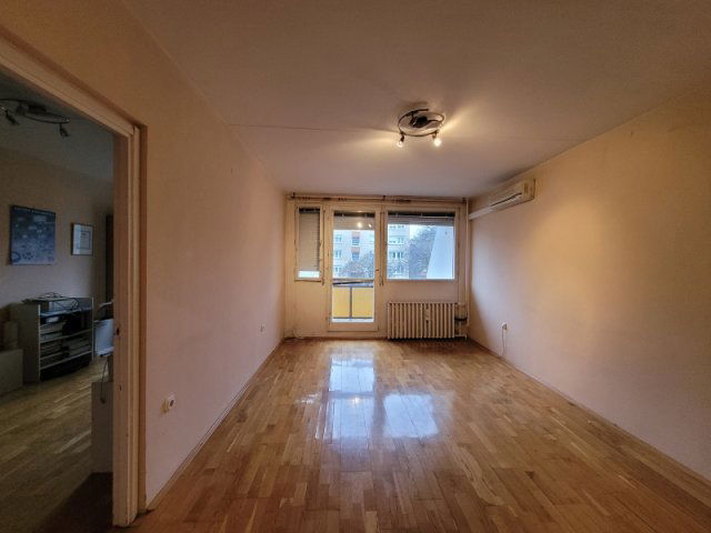 Eladó panellakás, Pécsett 46.9 M Ft, 3 szobás