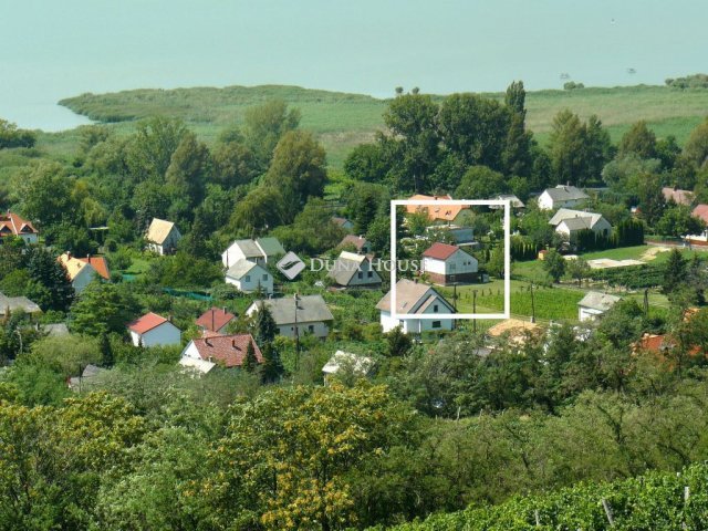 Eladó nyaraló, Badacsonytomajon 65 M Ft, 3 szobás