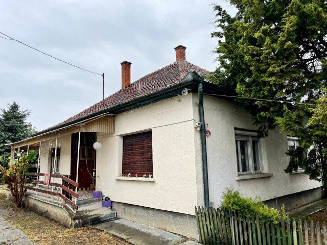 Eladó családi ház, Jászladányon 12.7 M Ft, 3 szobás