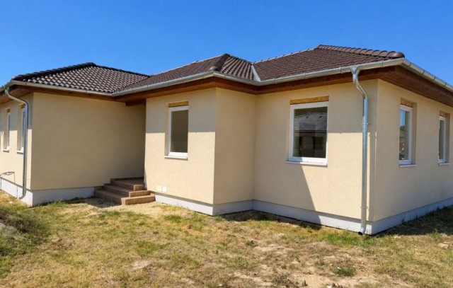 Eladó családi ház, Kecskeméten 92 M Ft, 3 szobás