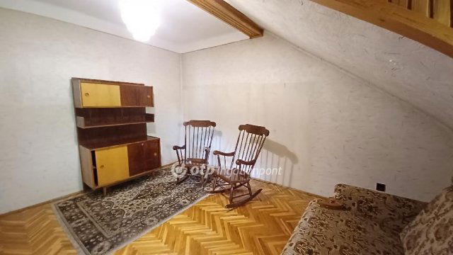 Eladó családi ház, Egerben 84.9 M Ft, 6 szobás