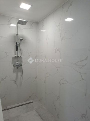 Eladó családi ház, Mohácson 134.9 M Ft, 9 szobás